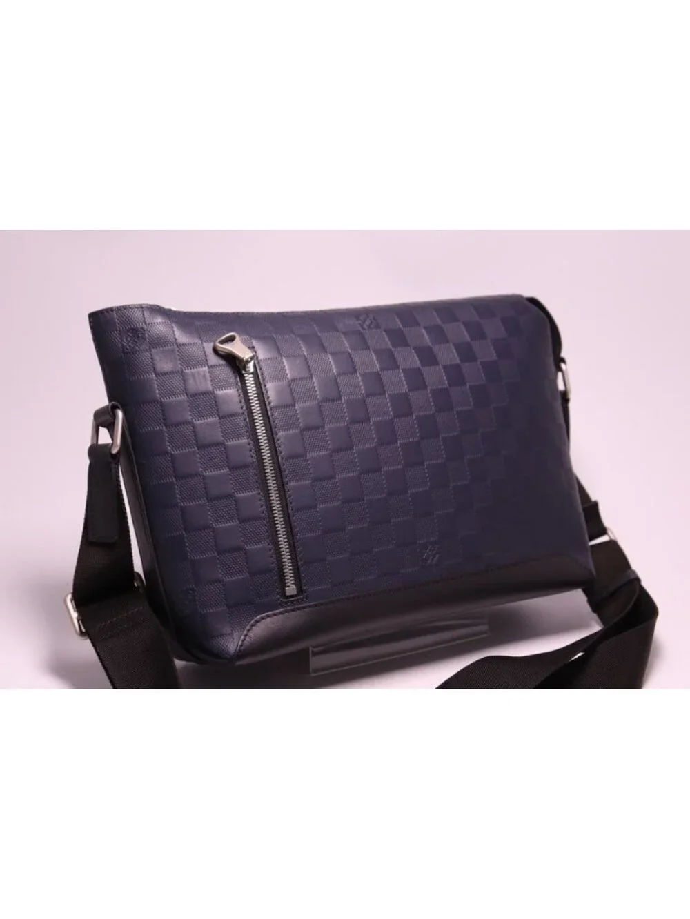 Louis Vuitton Damier Infini Discovery Messenger Shoulder